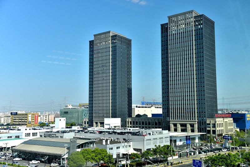 <b>新办公楼，新教室，新气象</b>